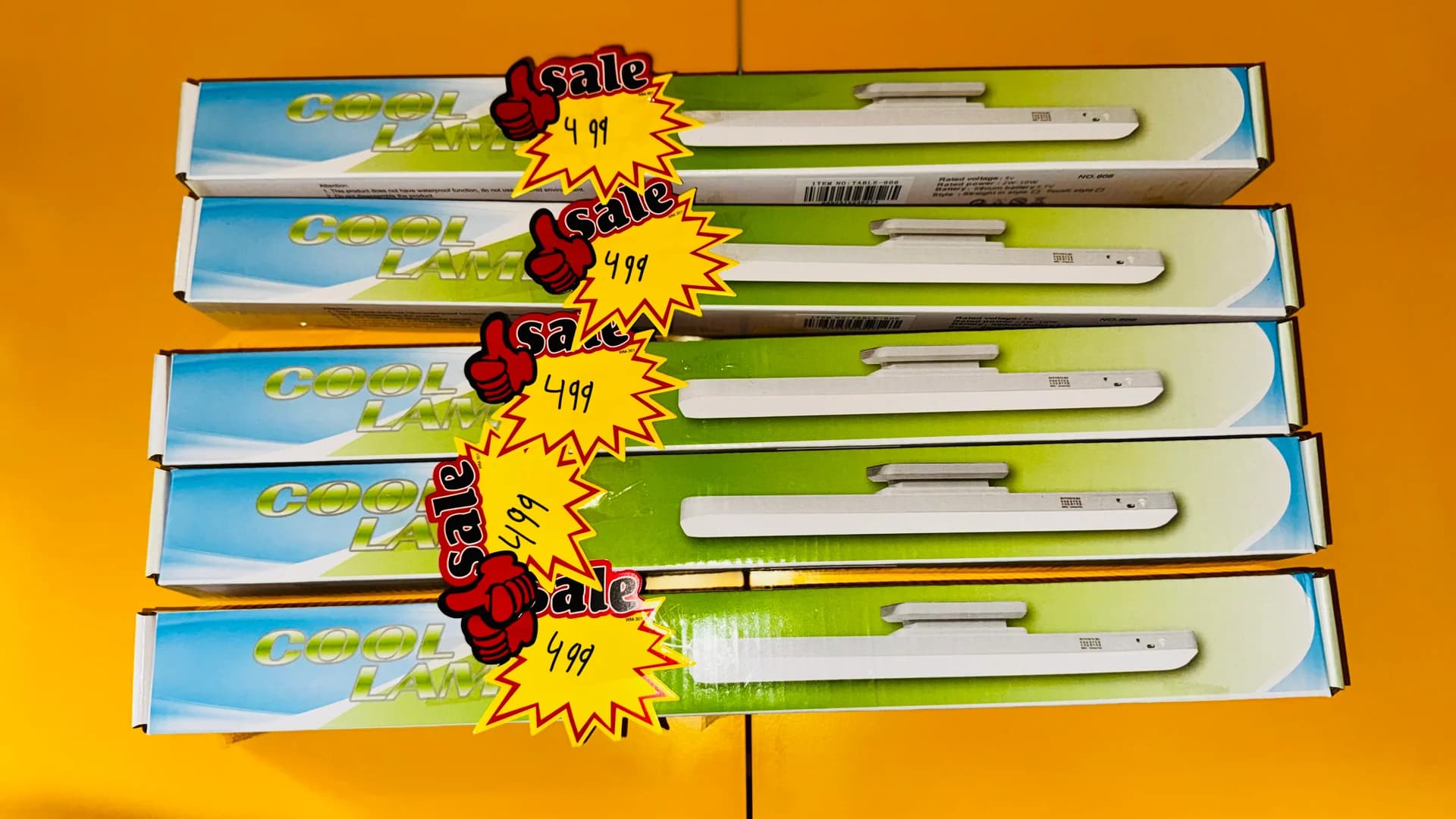 Cabinet light rechargeable